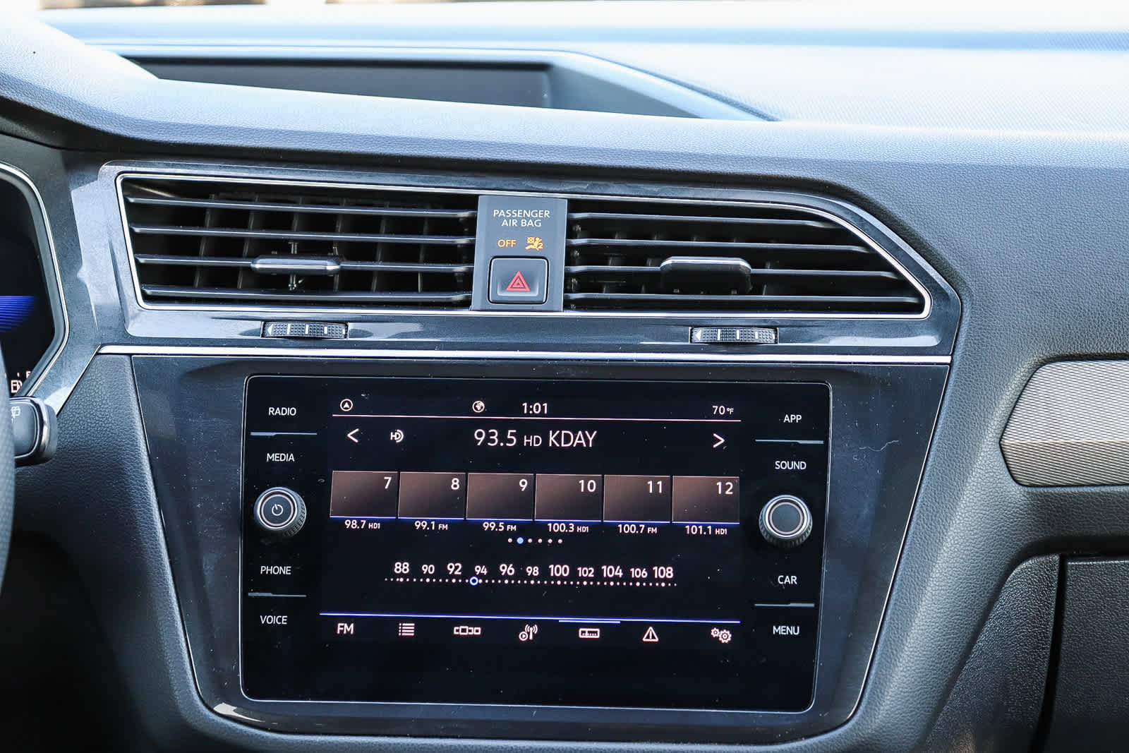 Used 2022 Volkswagen Tiguan SE R-Line image 15