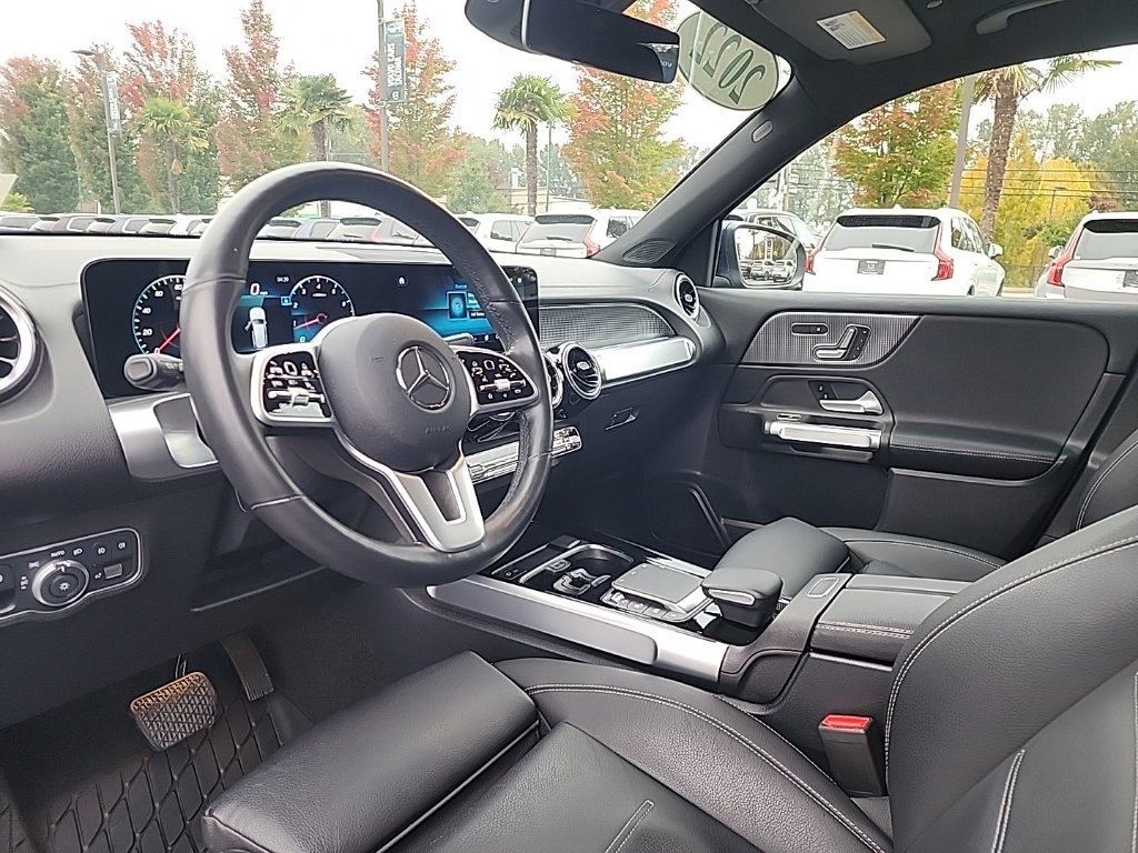 Used 2022 Mercedes-Benz GLB 250 4MATIC w/ Premium Package Lite image 11