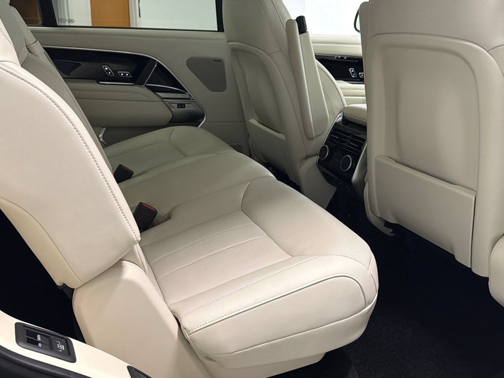 Used 2024 Land Rover Range Rover Long Wheelbase SE AWD/4WD image 13