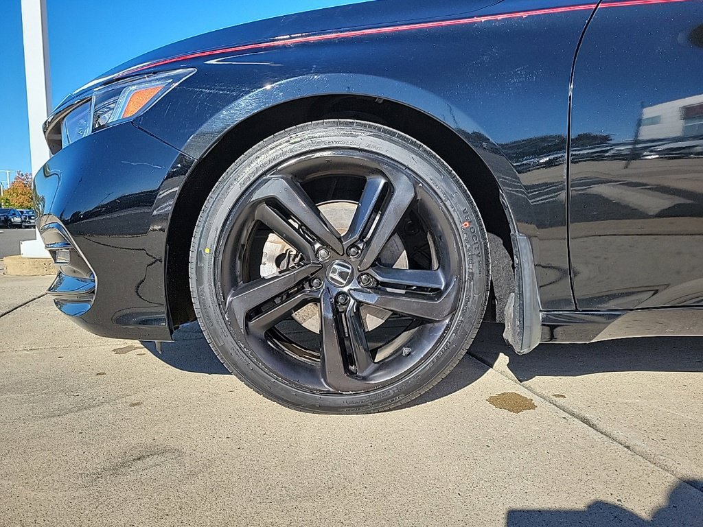 Used 2018 Honda Accord Sport image 9