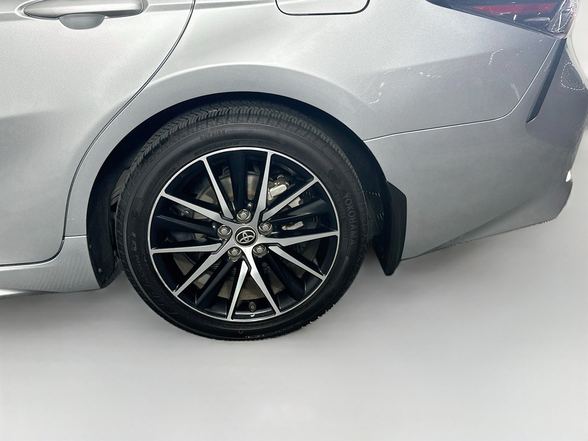 Used 2023 Toyota Camry SE FWD image 11