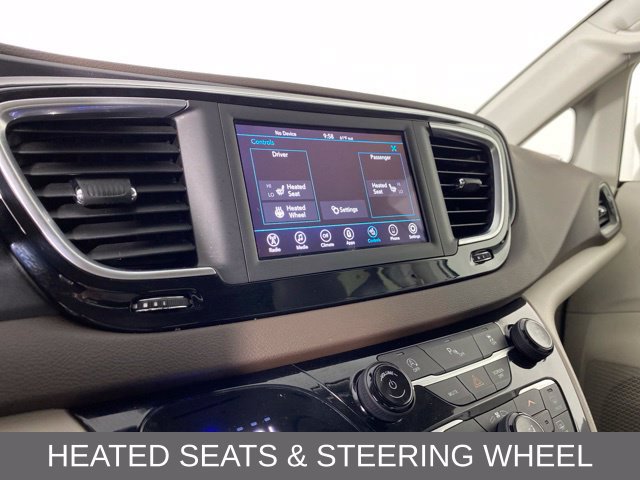 Used 2020 Chrysler Pacifica Touring w/ Cold Weather Group FWD image 6