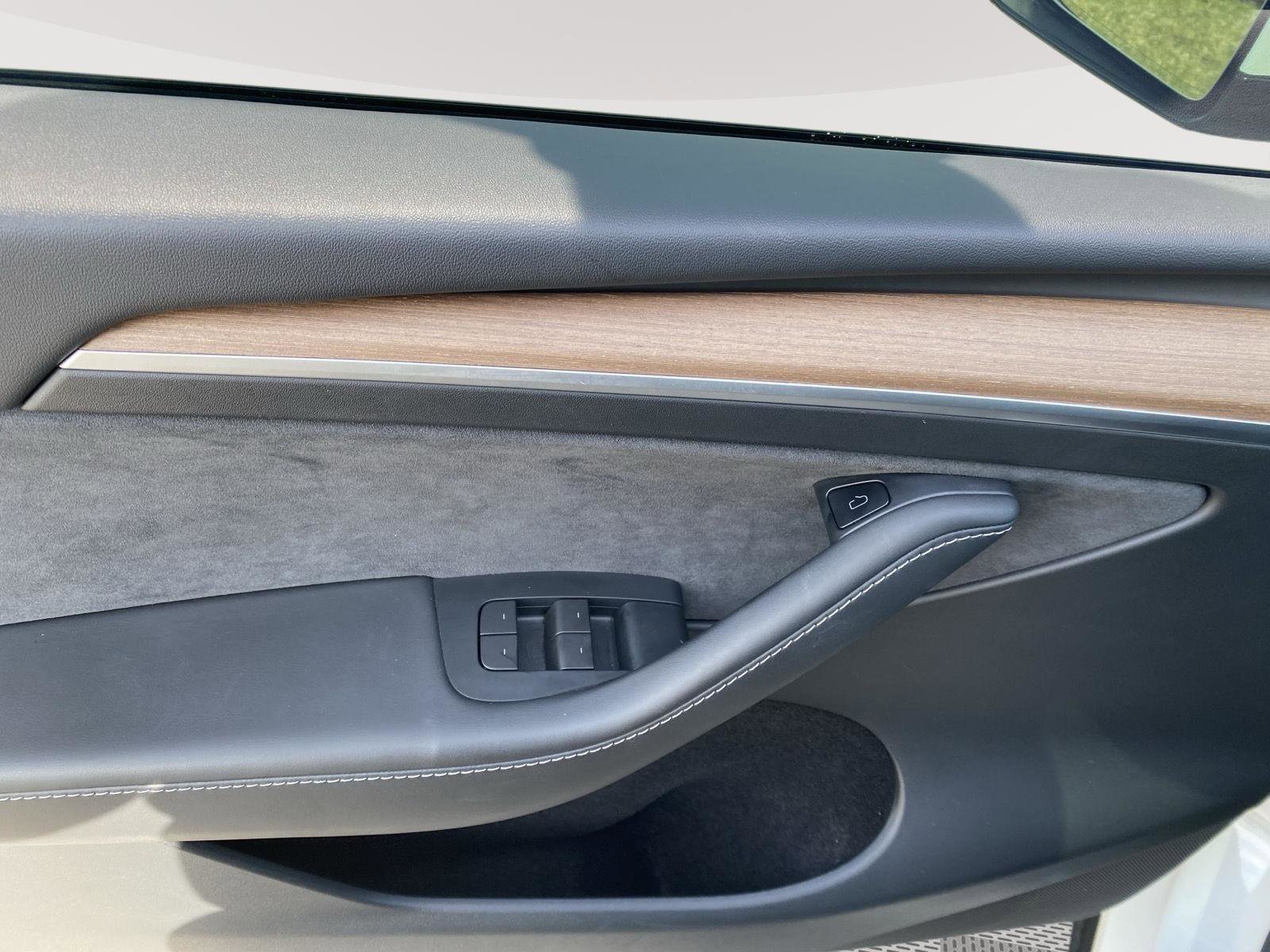 Used 2023 Tesla Model Y AWD image 12