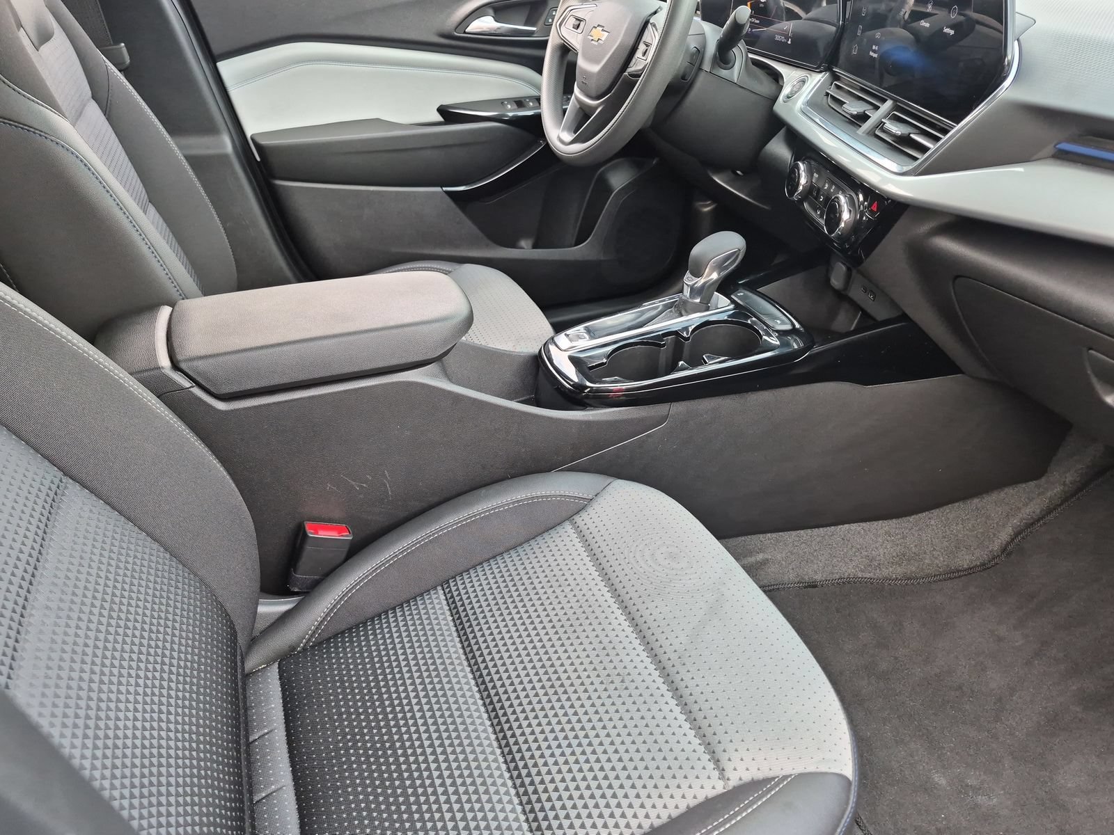 Used 2026 Chevrolet Trax LT FWD image 19