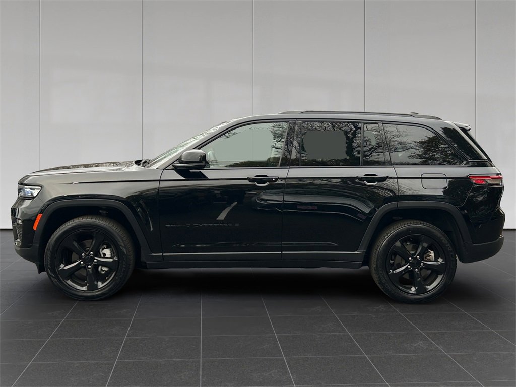 Used 2023 Jeep Grand Cherokee Limited w/ Black Appearance Package image 2