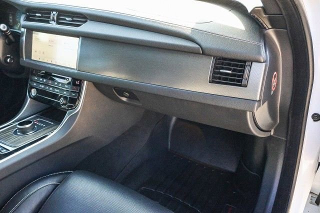 Used 2018 Jaguar XF S image 20