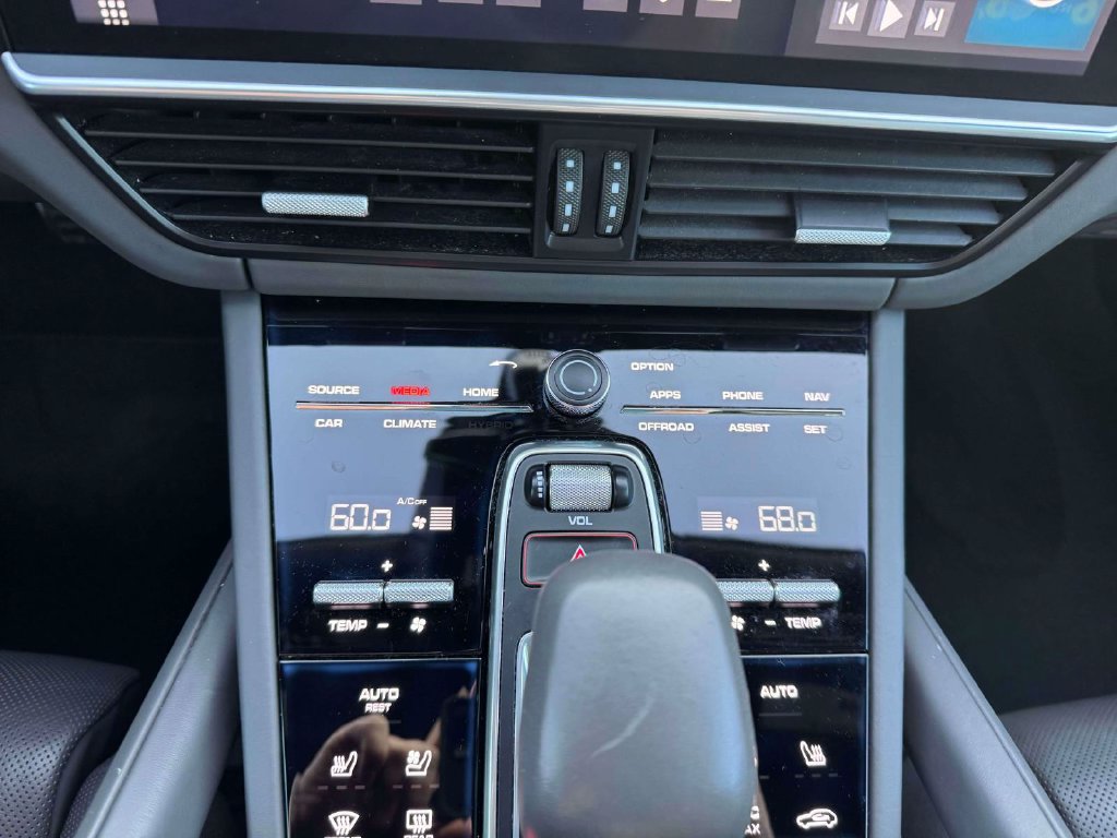 Used 2019 Porsche Cayenne Turbo AWD/4WD image 31