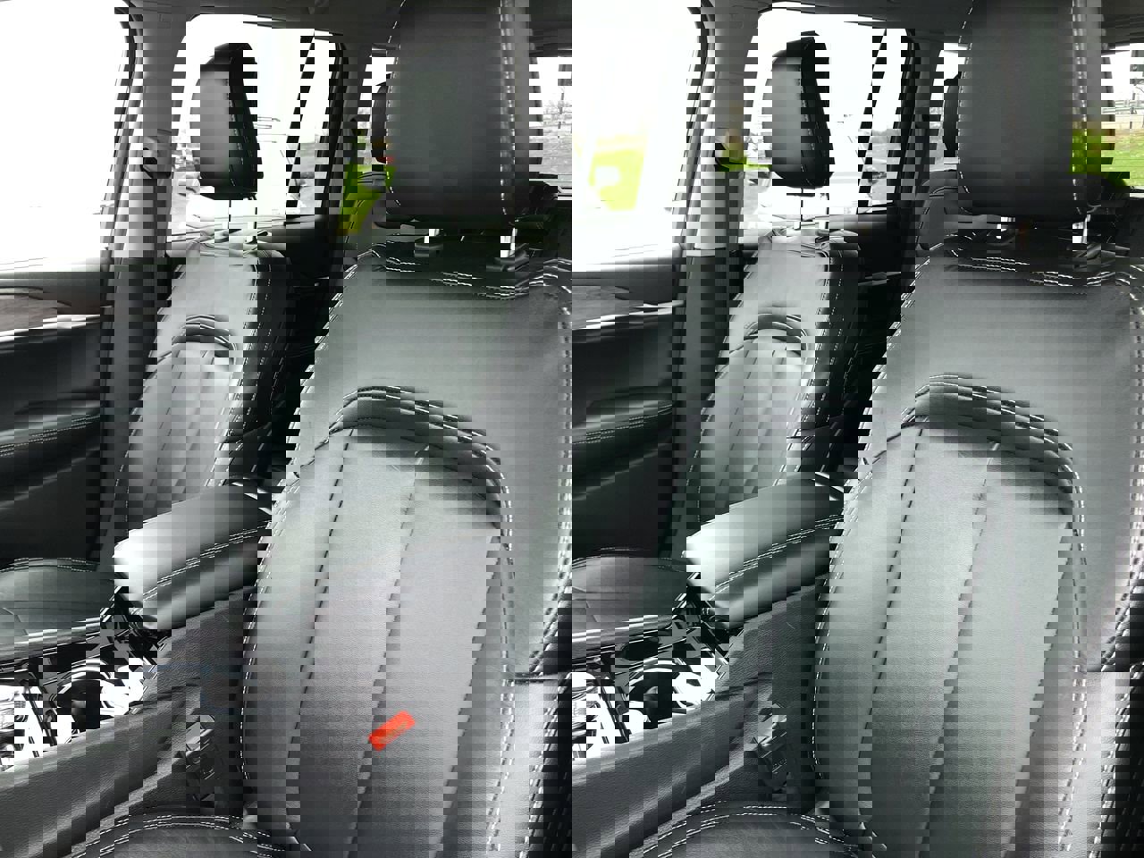 Used 2023 Jeep Grand Cherokee Limited w/ Black Appearance Package image 14