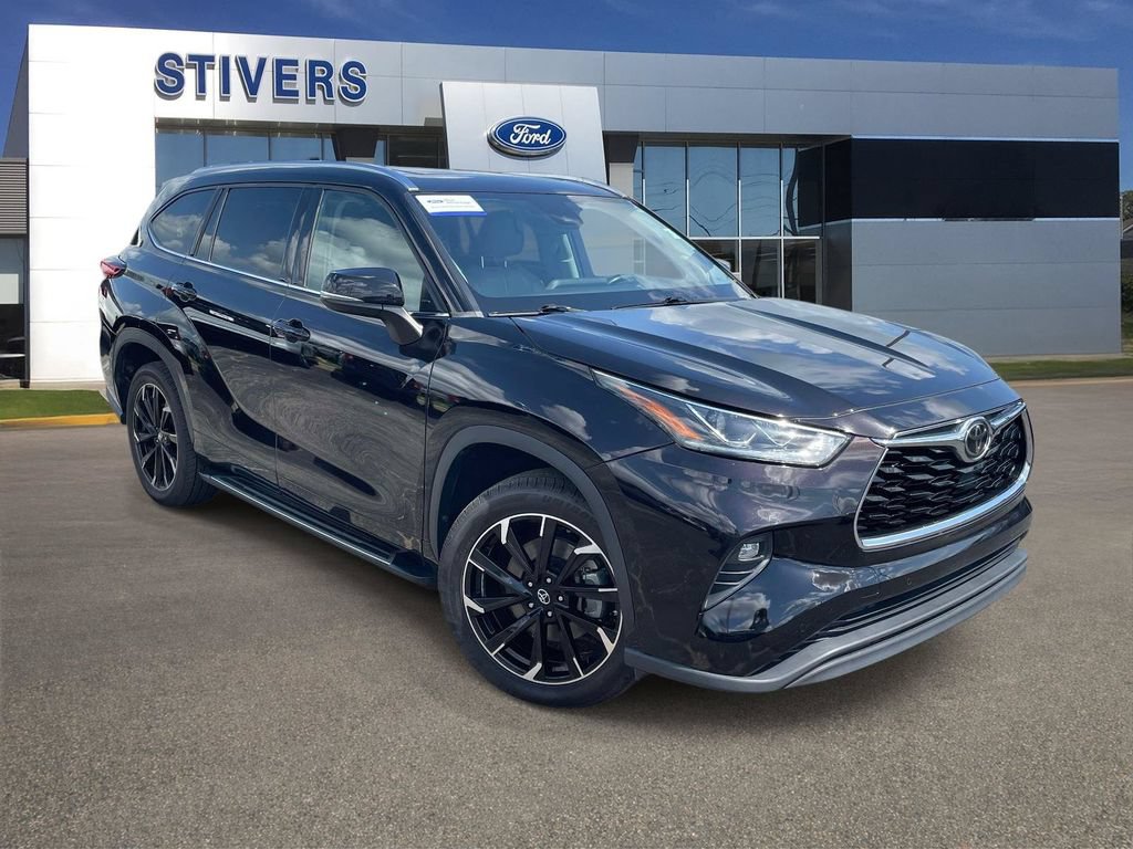 Used 2021 Toyota Highlander Limited FWD image 1