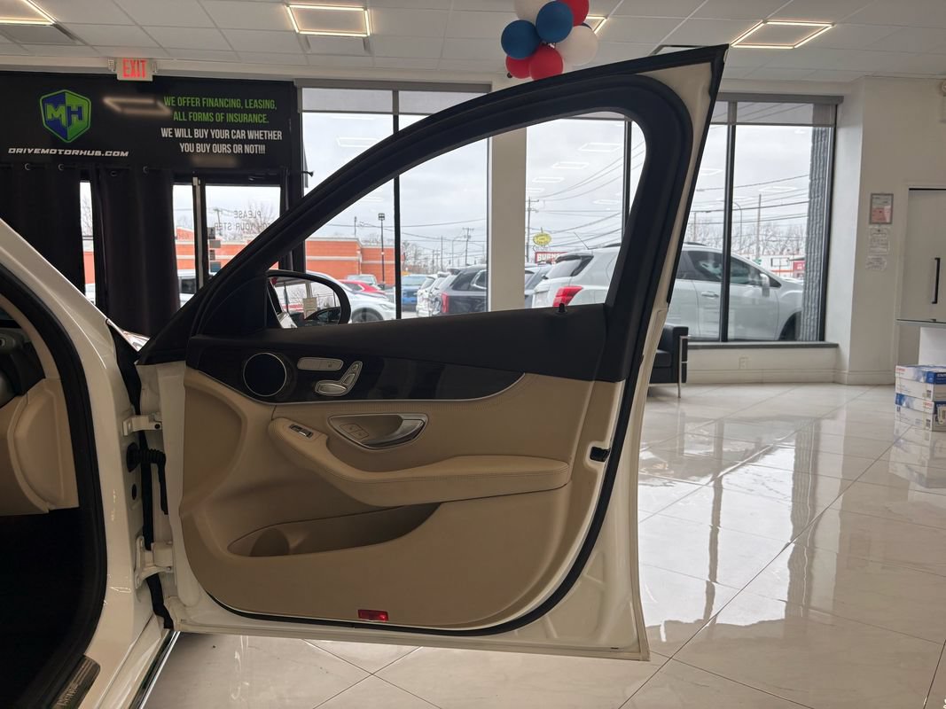 Used 2016 Mercedes-Benz C 300 4MATIC Sedan image 40
