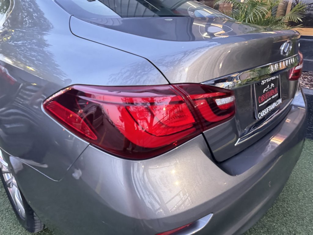 Used 2018 INFINITI Q70 Luxe image 7