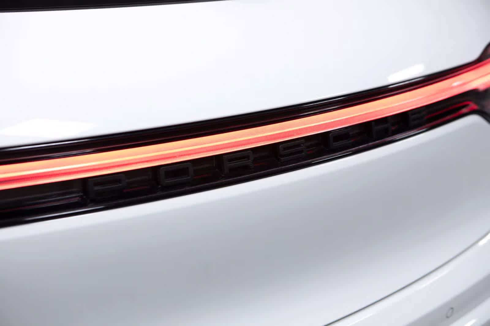 Certified 2026 Porsche Macan AWD/4WD image 18