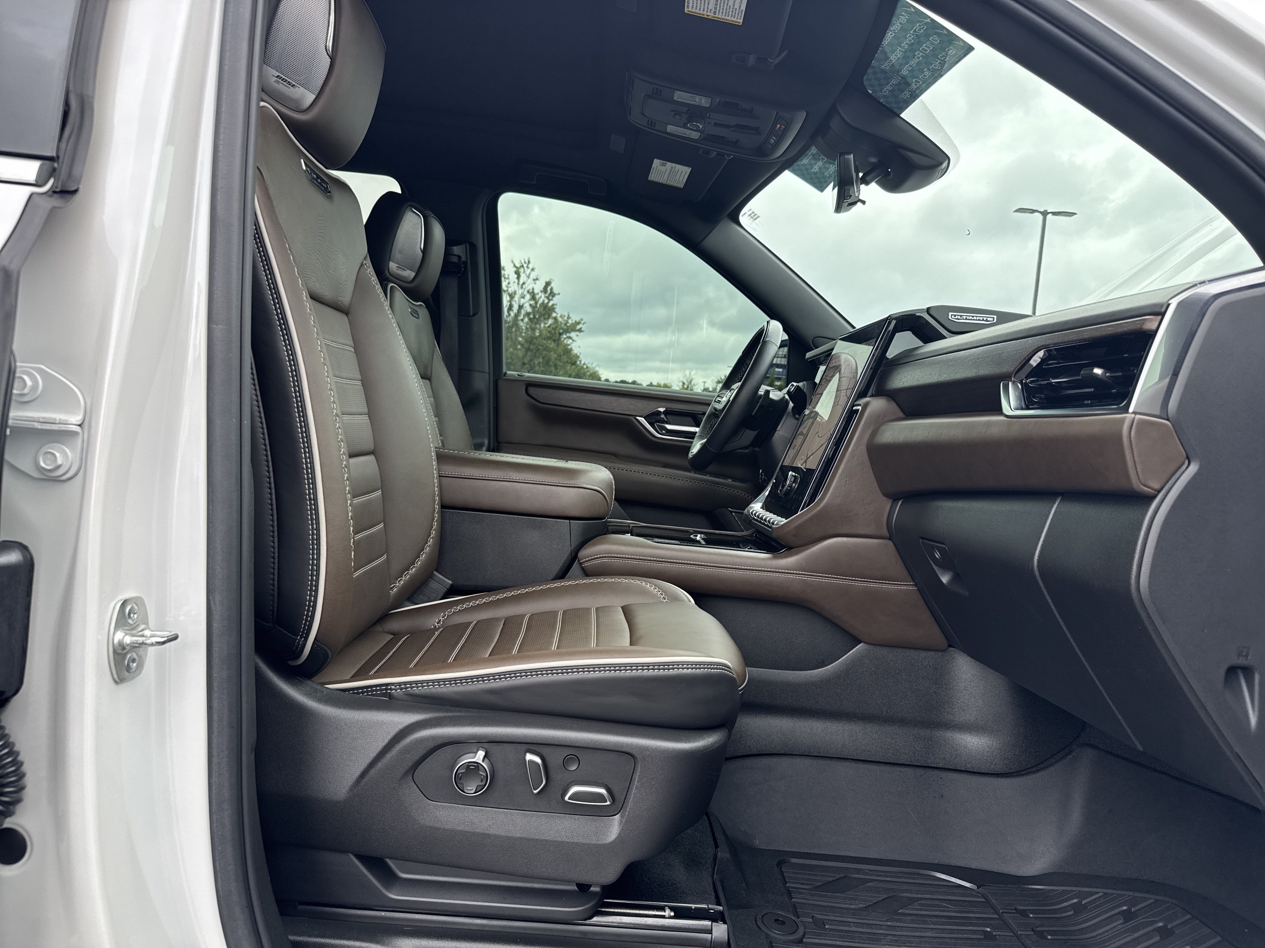 Used 2025 GMC Yukon Denali Ultimate AWD/4WD image 35