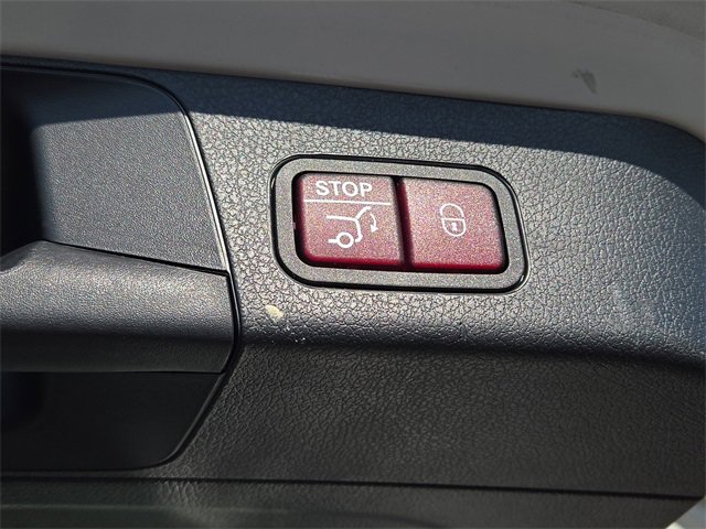 New 2024 Mercedes-Benz GLB 250 4MATIC image 36