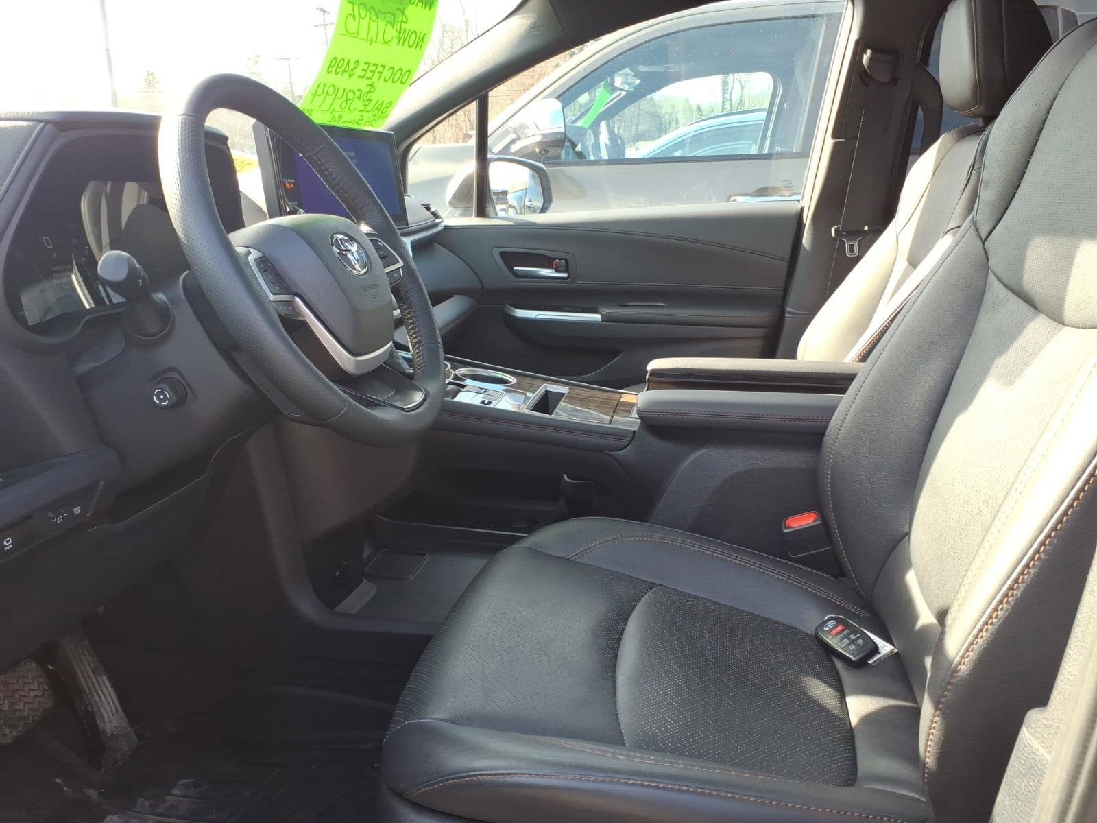 Certified 2025 Toyota Sienna Platinum AWD/4WD image 6