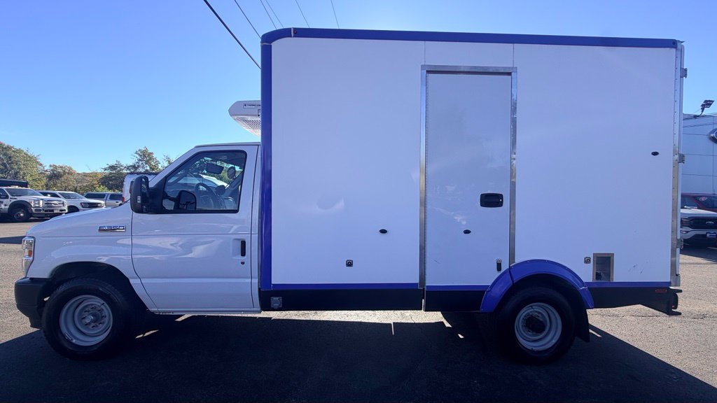 Used 2024 Ford E-350 and Econoline 350 Super Duty w/ Power Windows & Locks Group RWD image 5
