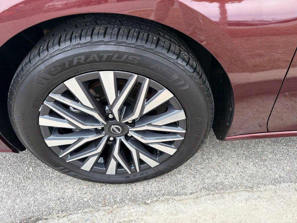 Used 2024 Nissan Altima 2.5 SV FWD image 16