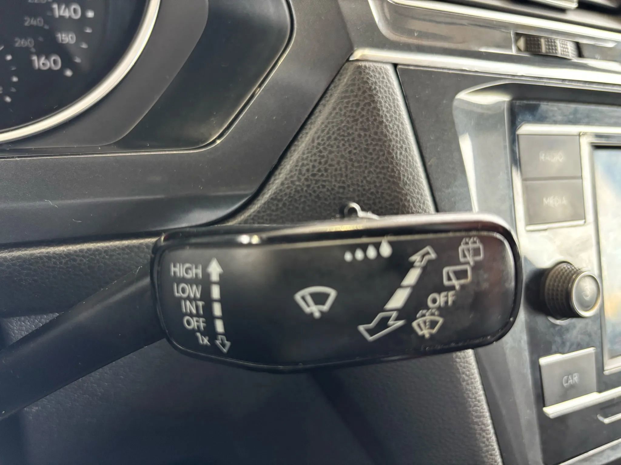 Used 2018 Volkswagen Tiguan S image 14