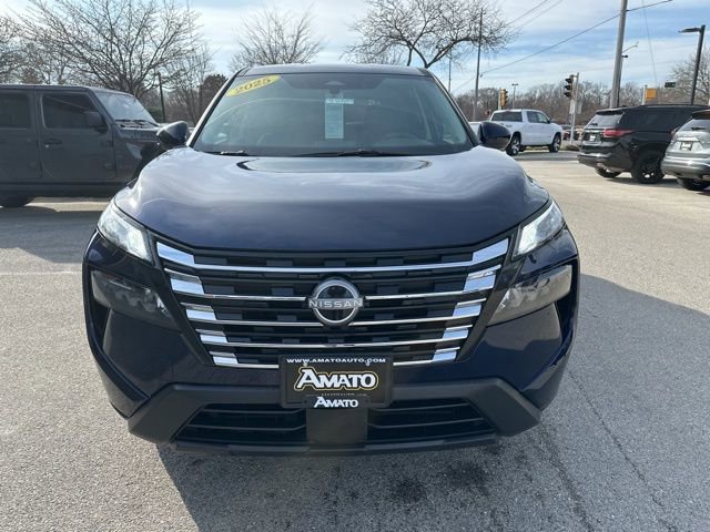 Used 2025 Nissan Rogue SV image 3