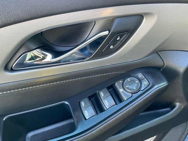 Used 2022 Chevrolet Traverse LT AWD/4WD image 11