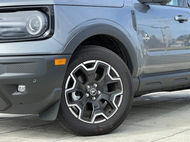 Used 2025 Ford Bronco Sport Outer Banks w/ Outer Banks Tech Package+ image 2