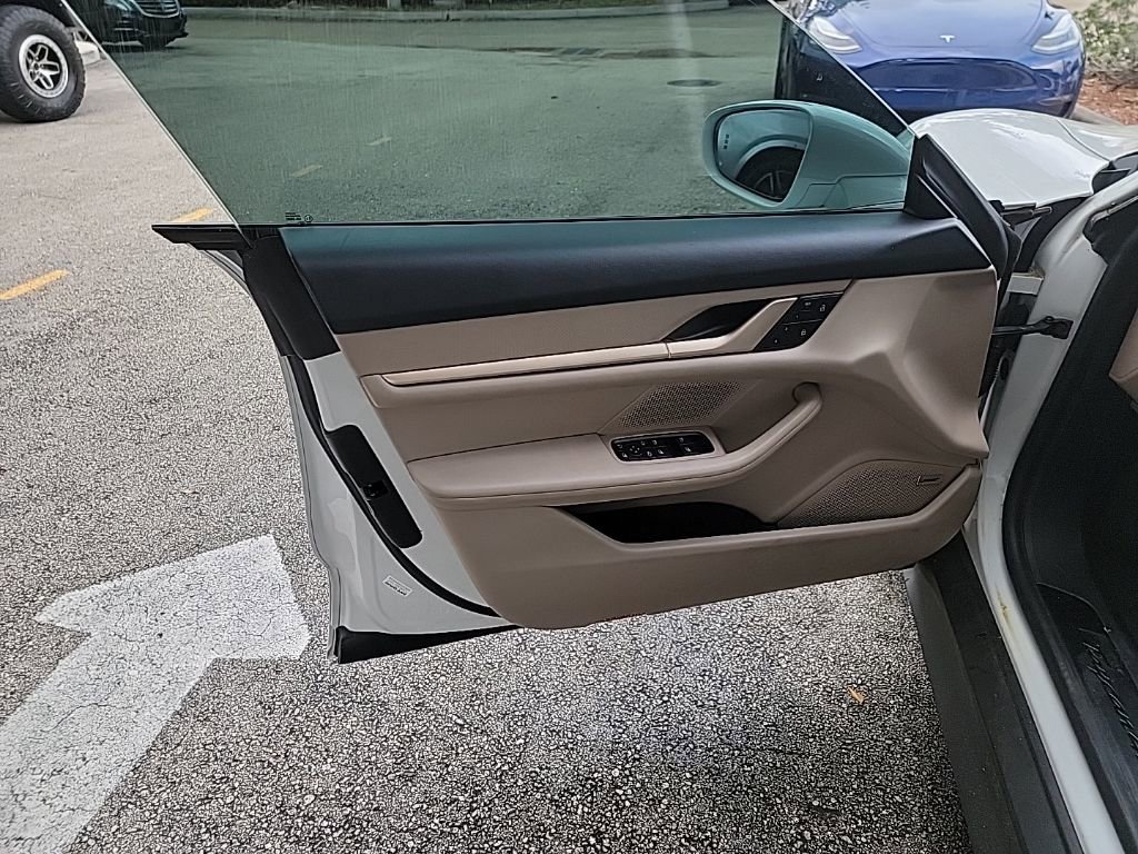 Used 2022 Porsche Taycan 4S image 8