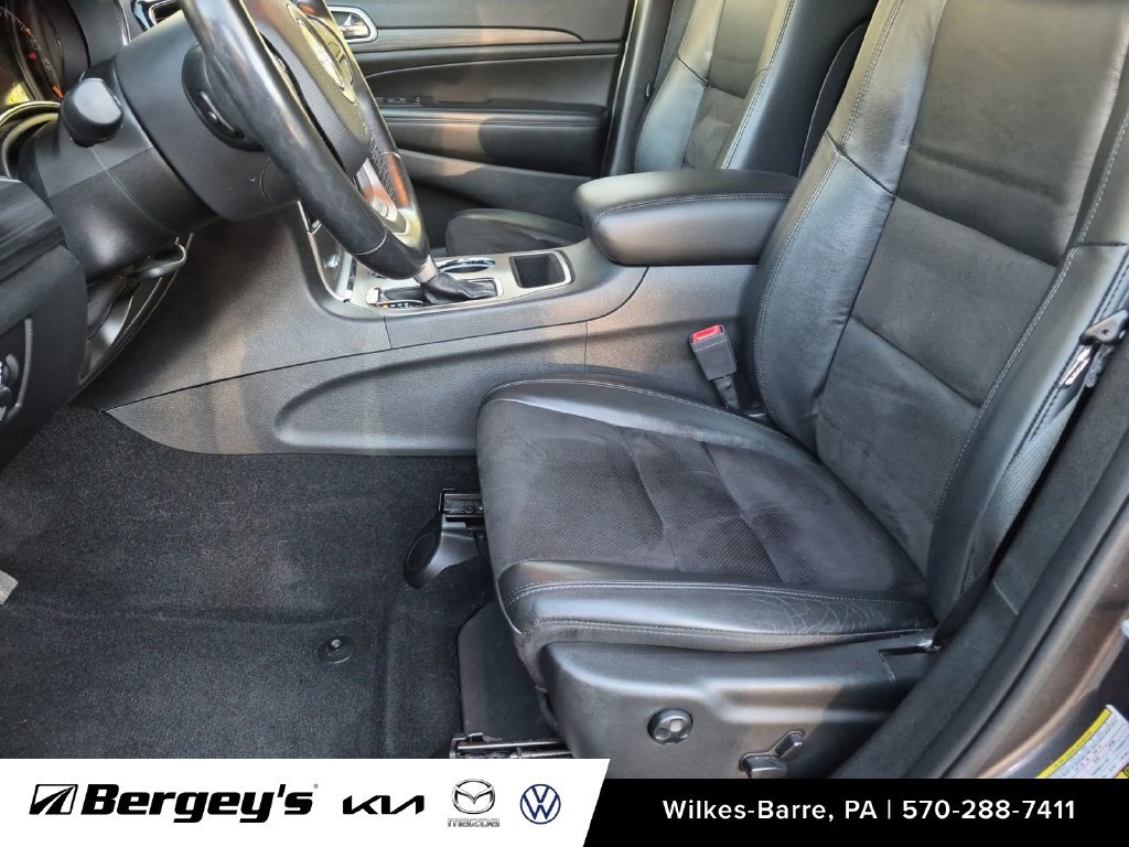 Used 2020 Jeep Grand Cherokee Laredo w/ Security & Convenience Group AWD/4WD image 19