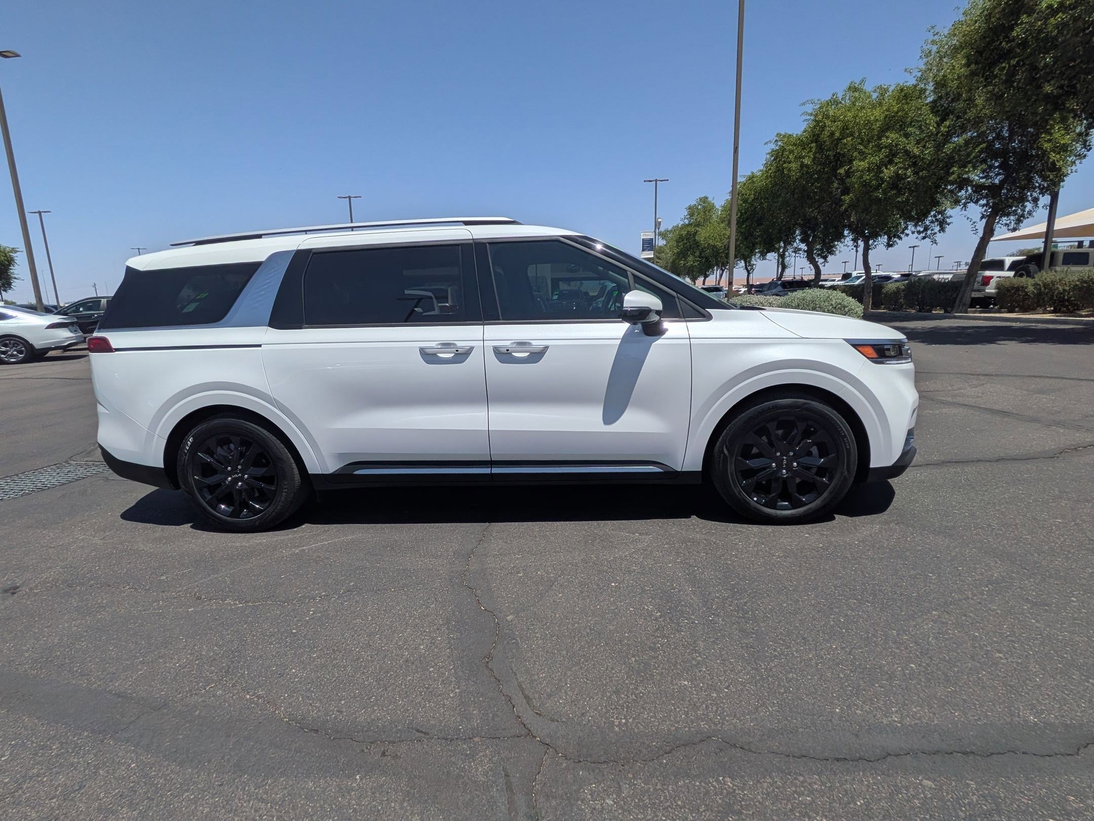 Used 2024 Kia Carnival SX Prestige FWD image 4