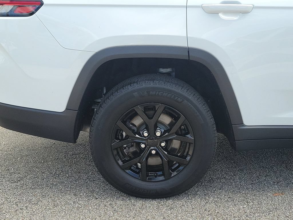 Used 2024 Jeep Grand Cherokee L Altitude AWD/4WD image 7