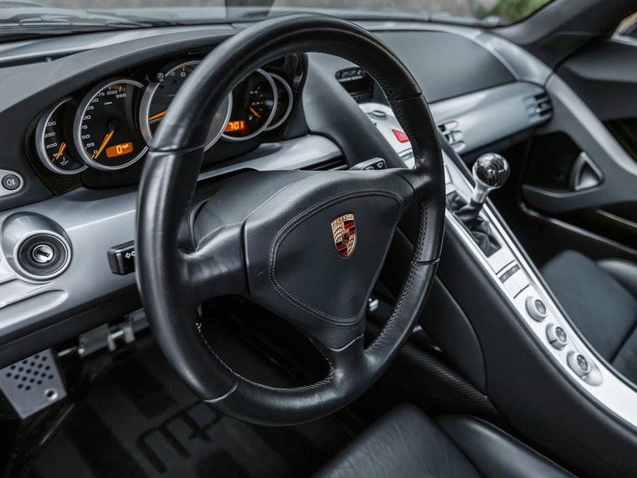 Used 2004 Porsche Carrera GT image 15