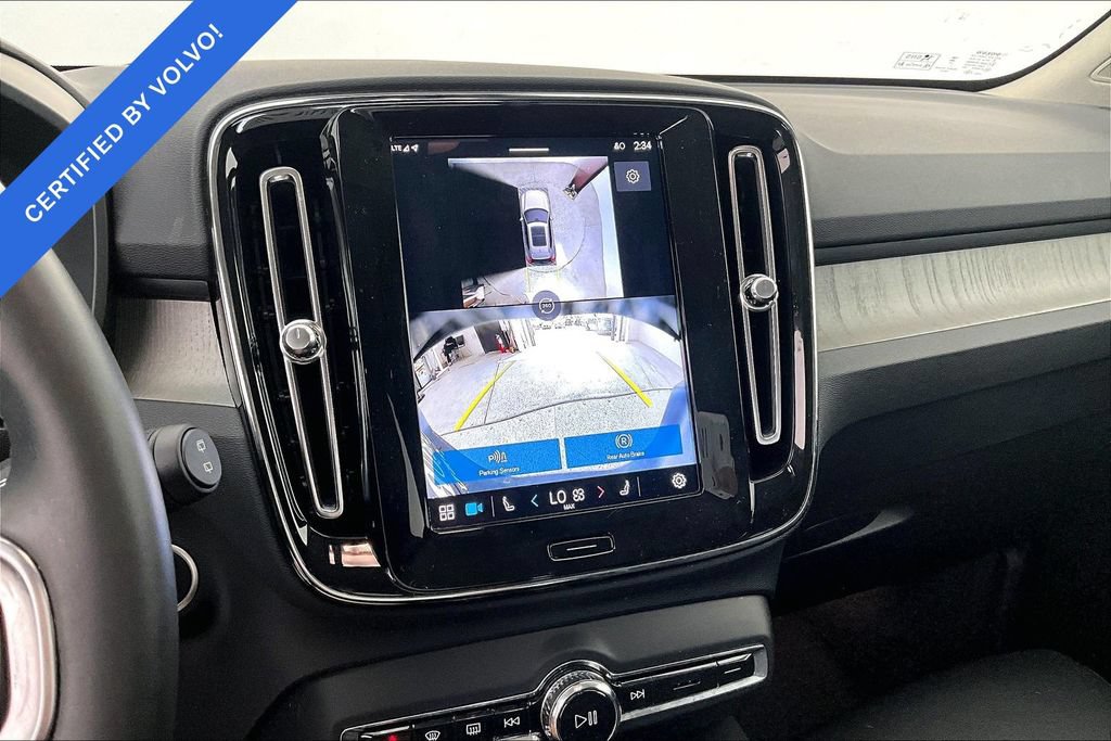 Used 2025 Volvo XC40 B5 Plus AWD/4WD image 24