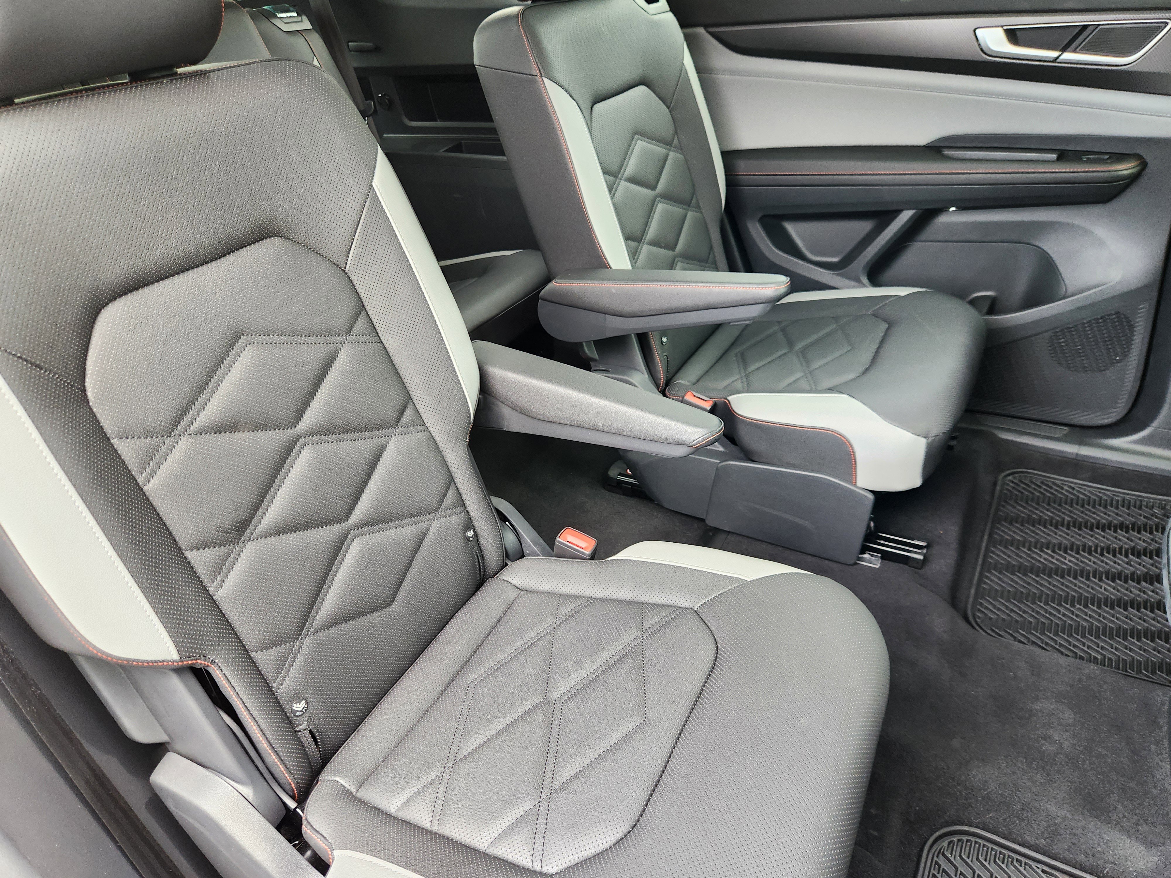 Certified 2025 Volkswagen Atlas Peak Edition SE image 17