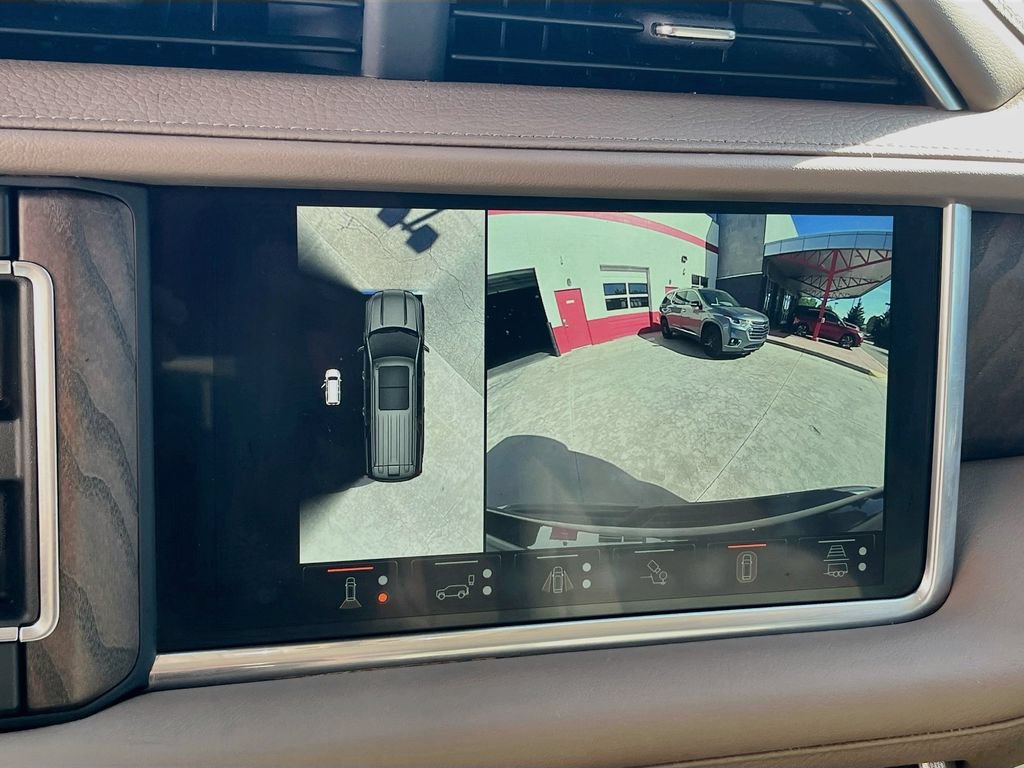 Used 2024 GMC Yukon Denali w/ Advanced Technology Package AWD/4WD image 14
