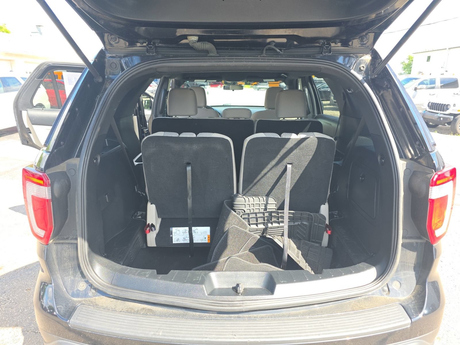 Used 2018 Ford Explorer 4WD image 12