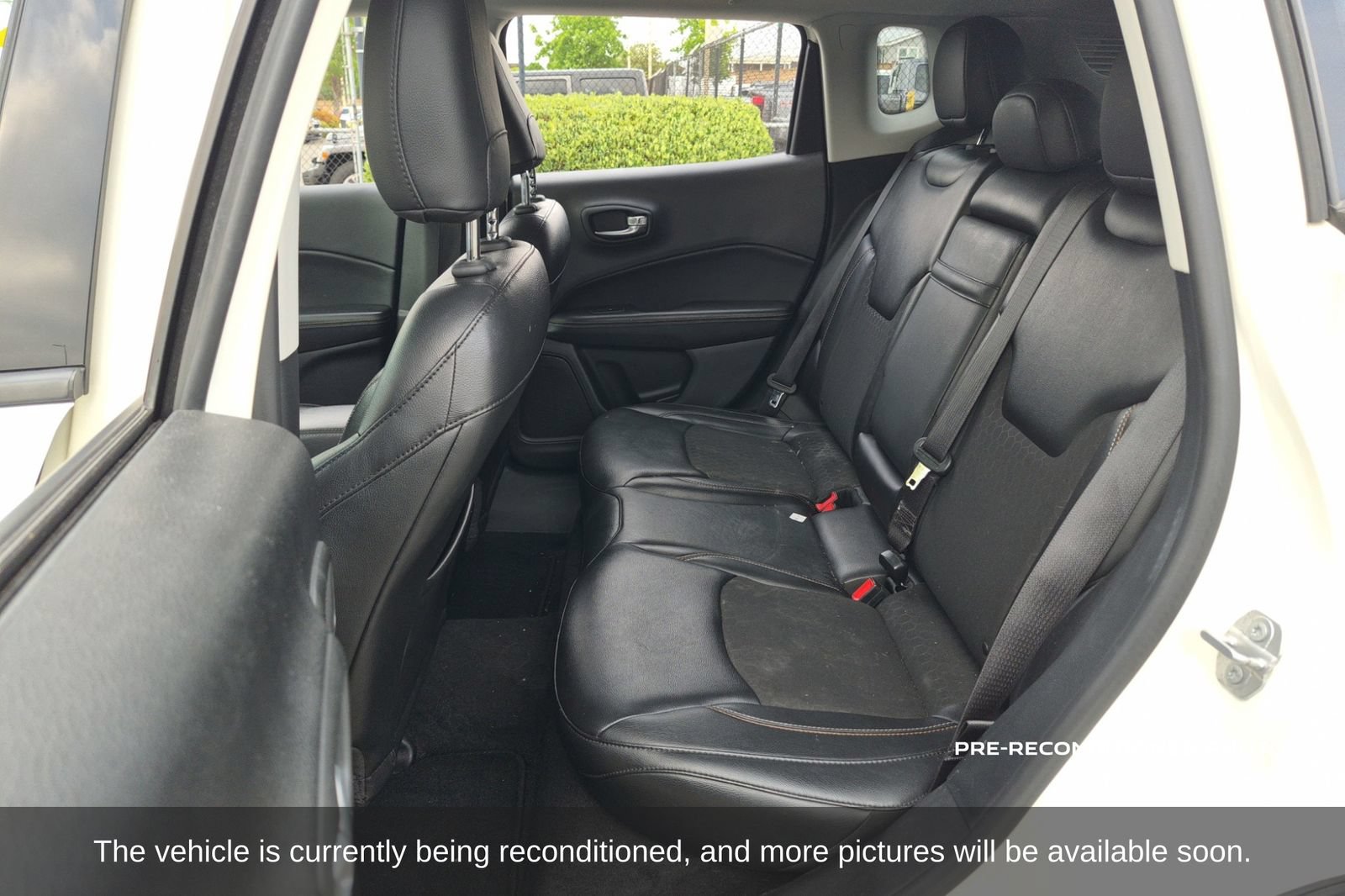 Used 2018 Jeep Compass Latitude w/ Popular Equipment Group FWD image 12