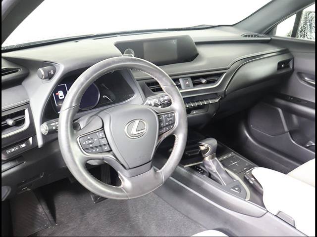 Certified 2022 Lexus UX 200 w/ Accessory Package (Z1) FWD image 6