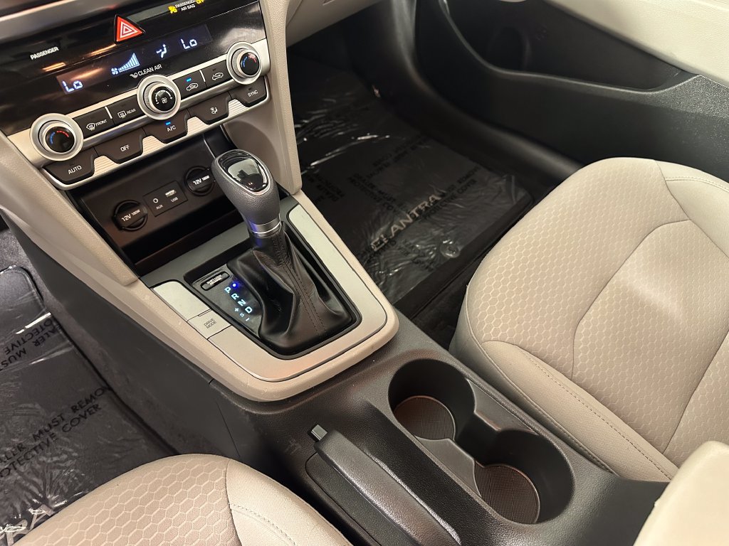 Used 2020 Hyundai Elantra SE FWD image 33