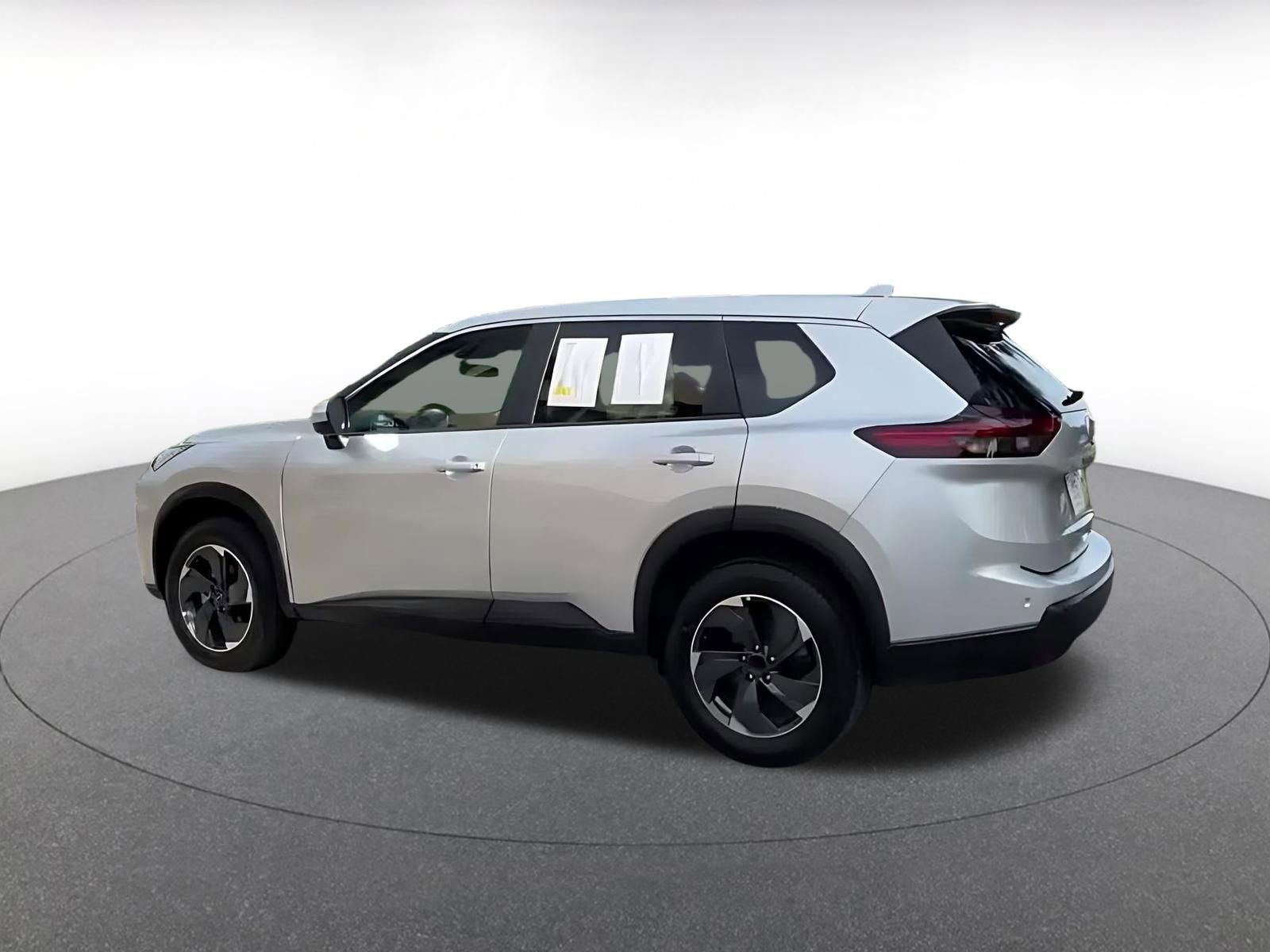 Used 2025 Nissan Rogue SV FWD image 9