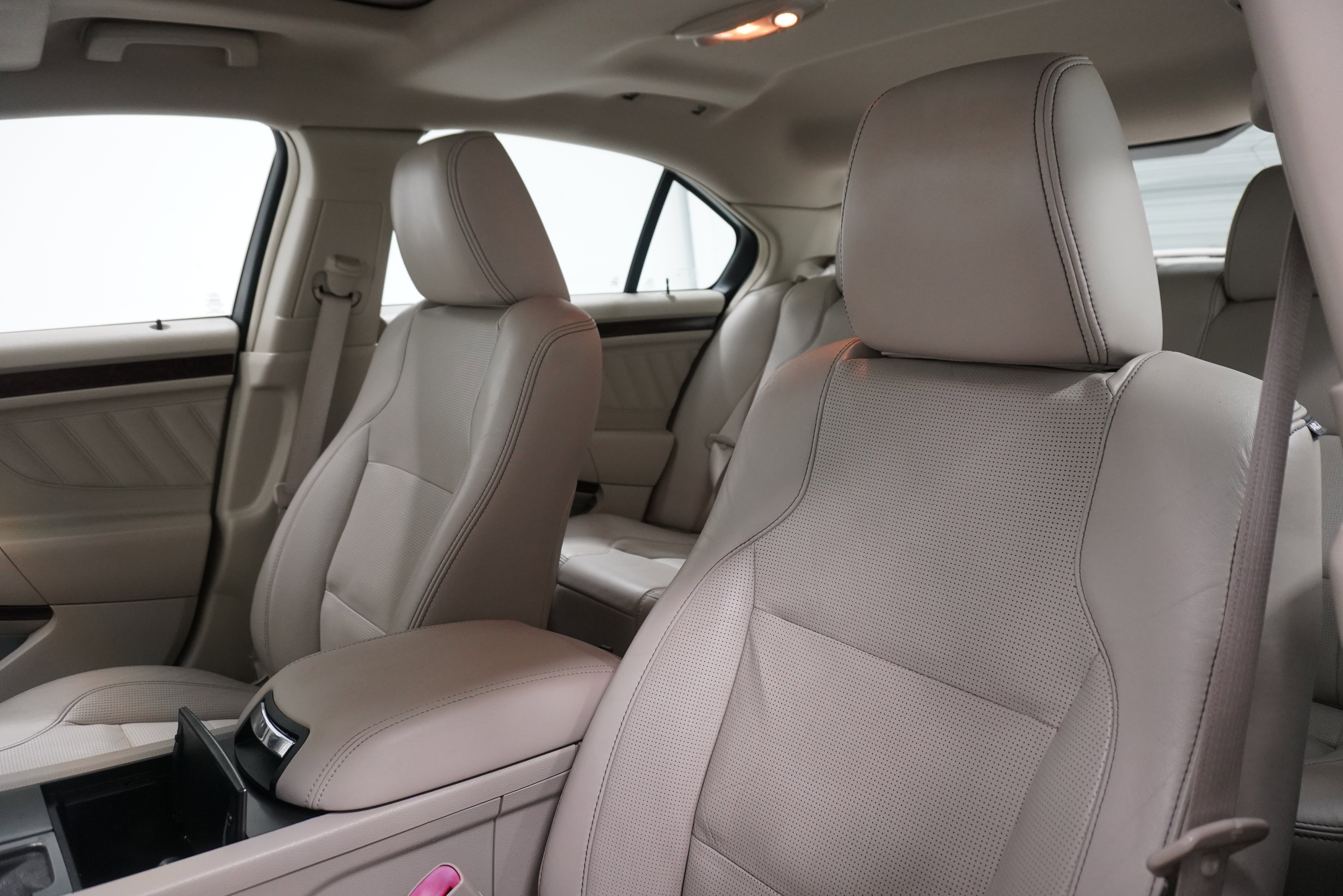 Used 2011 Ford Taurus Limited w/ 301A Rapid Spec Order Code image 11