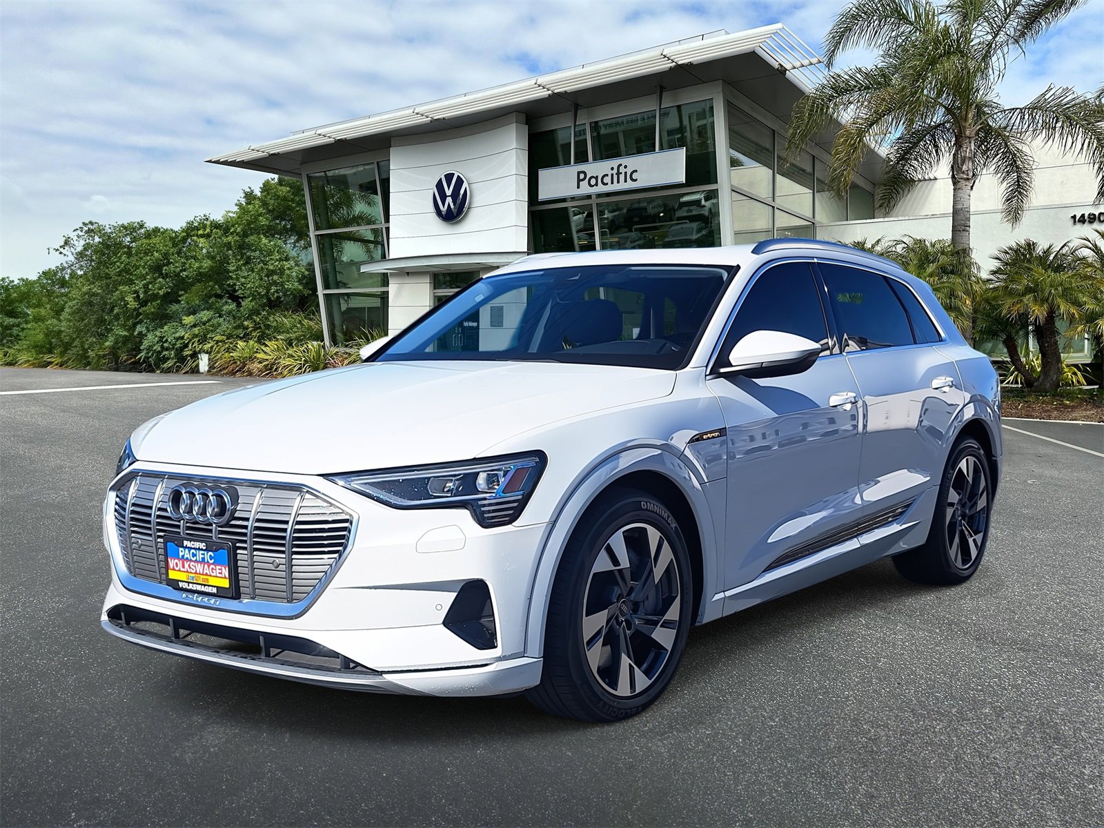 Used 2023 Audi e-tron Premium image 1