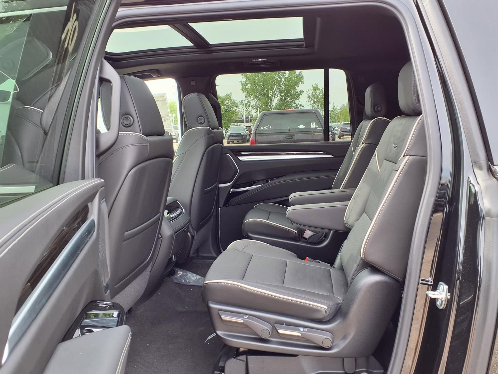 New 2026 Cadillac Escalade ESV Luxury w/ Touring Package AWD/4WD image 8