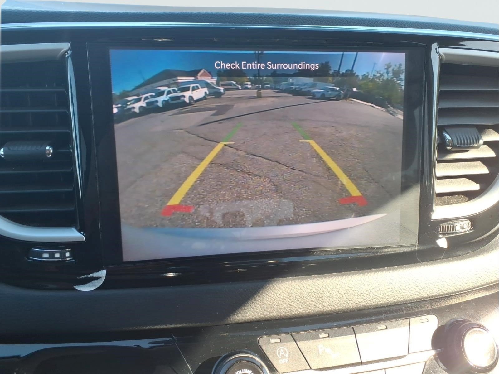 Used 2024 Chrysler Pacifica Touring-L FWD image 16