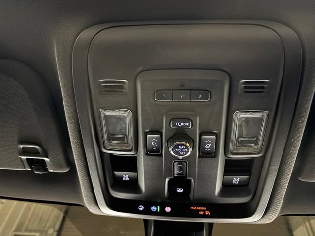 Used 2021 Chevrolet Tahoe Z71 w/ Luxury Package AWD/4WD image 28