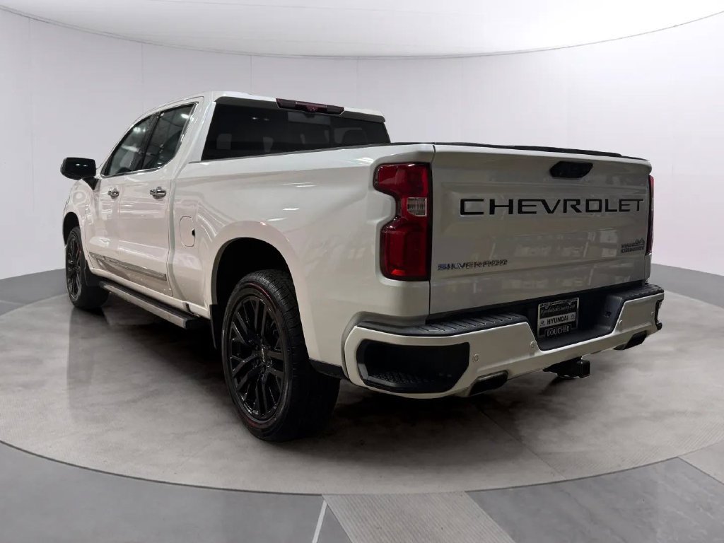 Used 2023 Chevrolet Silverado 1500 High Country w/ Technology Package AWD/4WD image 5