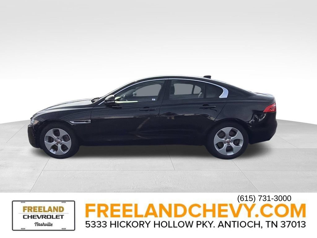 Used 2017 Jaguar XE image 6