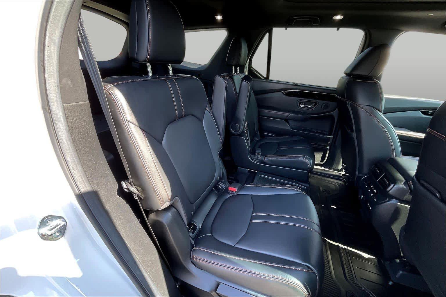 Used 2025 Honda Pilot TrailSport image 21