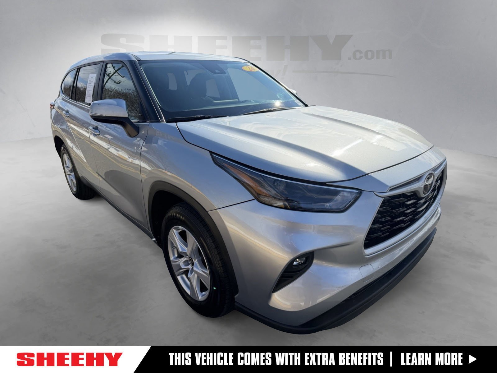 Certified 2024 Toyota Highlander LE image 1