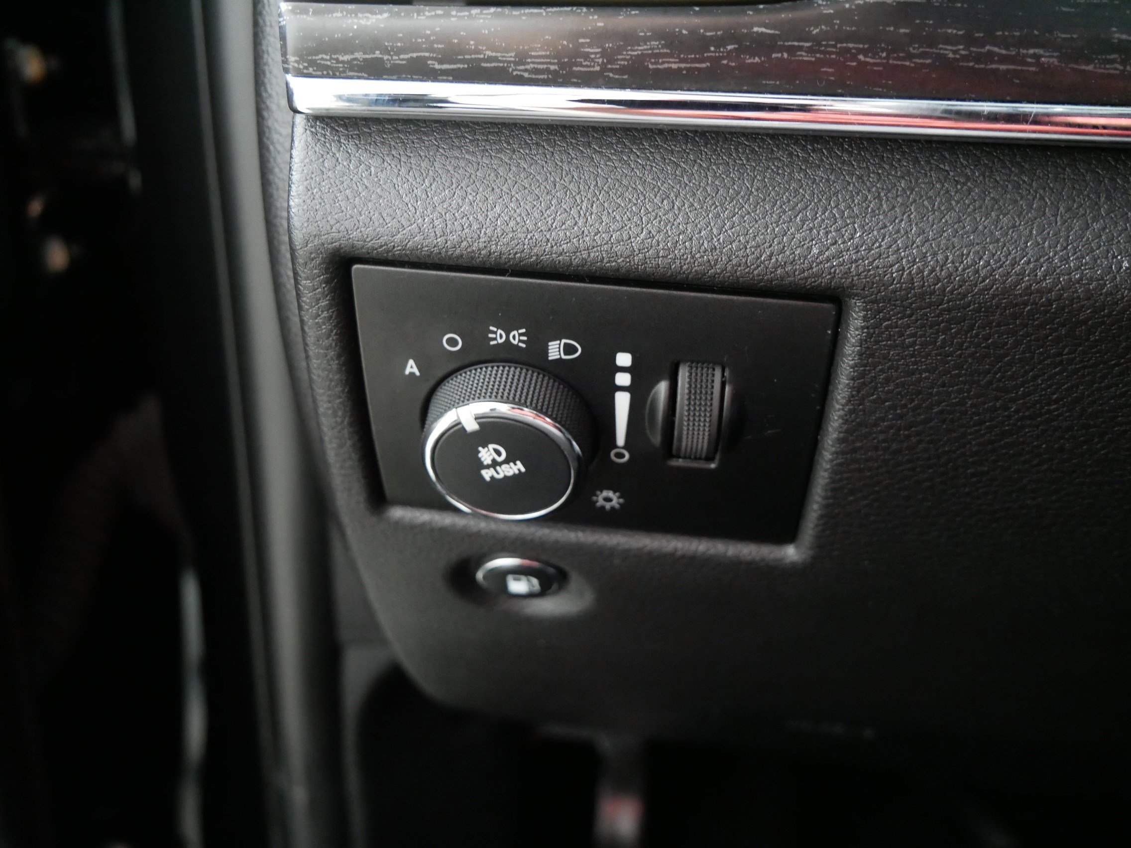 Used 2014 Jeep Grand Cherokee Limited image 26