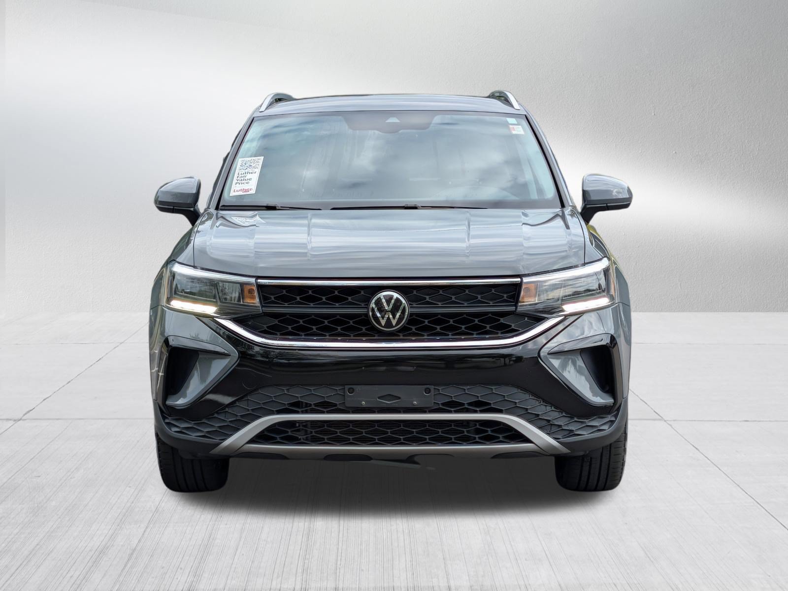 Used 2022 Volkswagen Taos SE w/ Driver Assistance Package AWD/4WD image 2