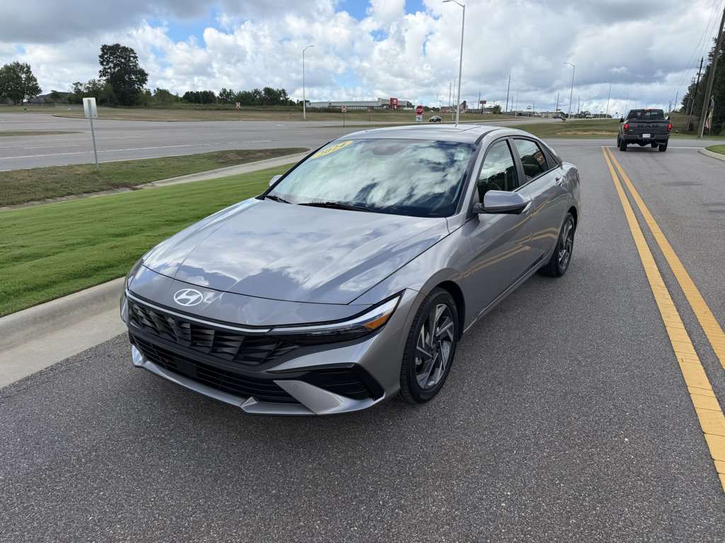 Used 2024 Hyundai Elantra Limited FWD image 12